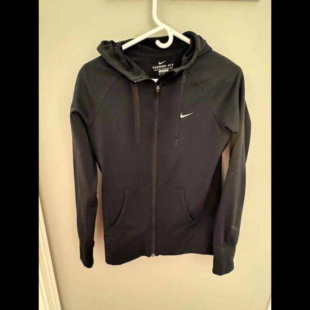 Nike Therma-Fit Women's Hoodie - Stylish Comfort